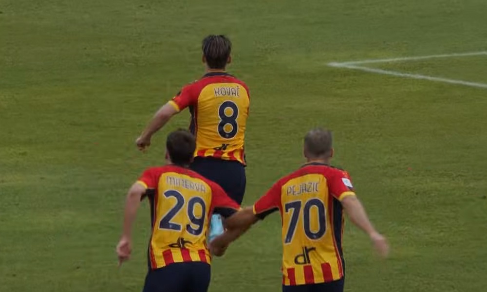 Lecce esultanza (Kovac, Minerva, Pejazic)