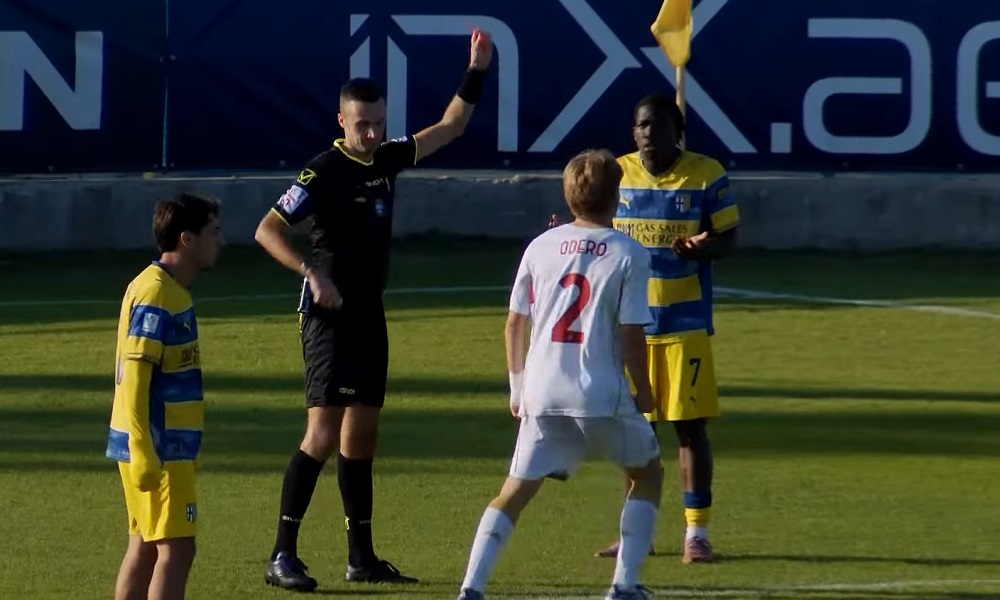 Arbitro espulsione Nwajei