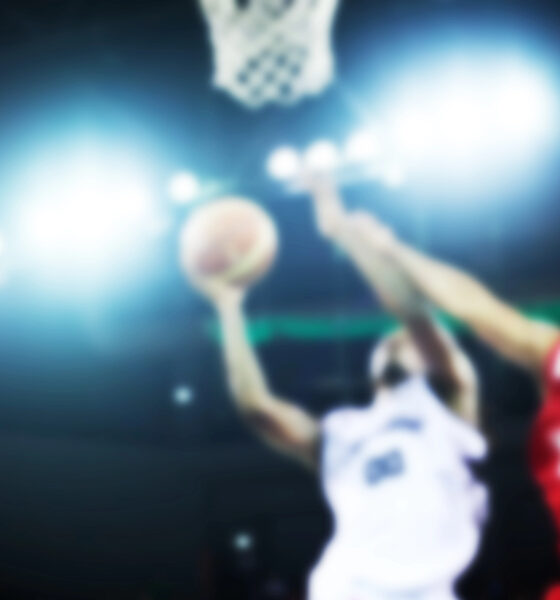 Partita di basket (© Depositphotos)