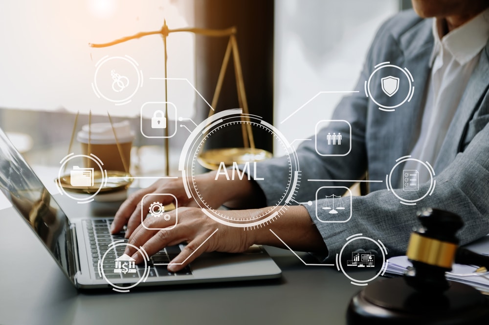 Ragazzo al computer (© Depositphotos)